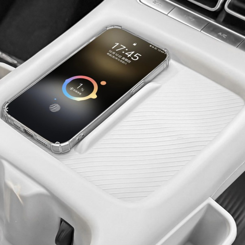 長安奇瑞Q05 2026年式車用センターコンソールワイヤレス - Wireless Charging Pad のレビューと価格